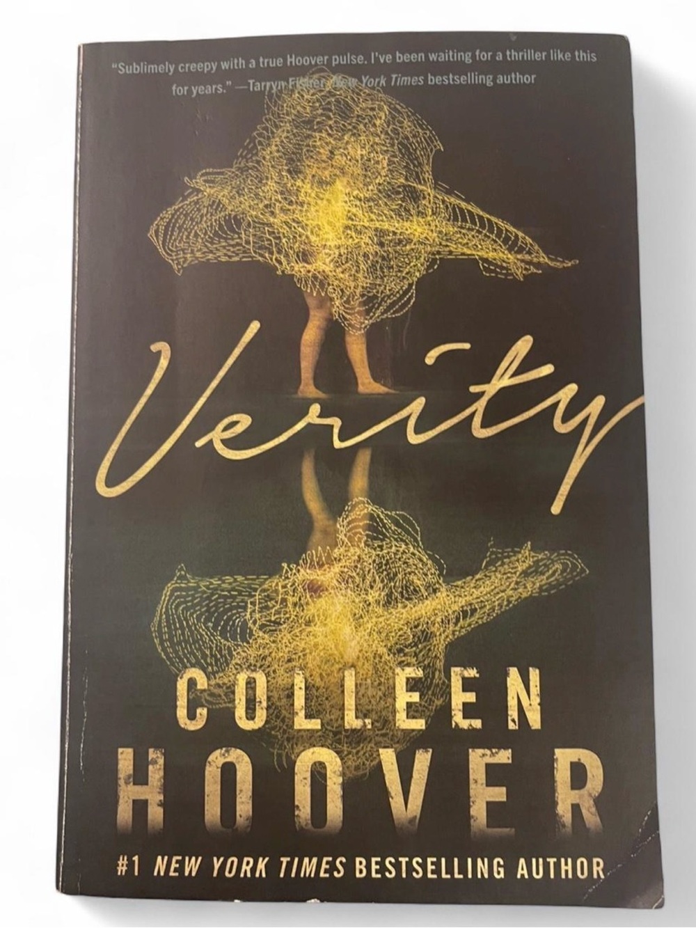 Verity by Colleen Hoover 2018 — Black & Gold Paperback Novel